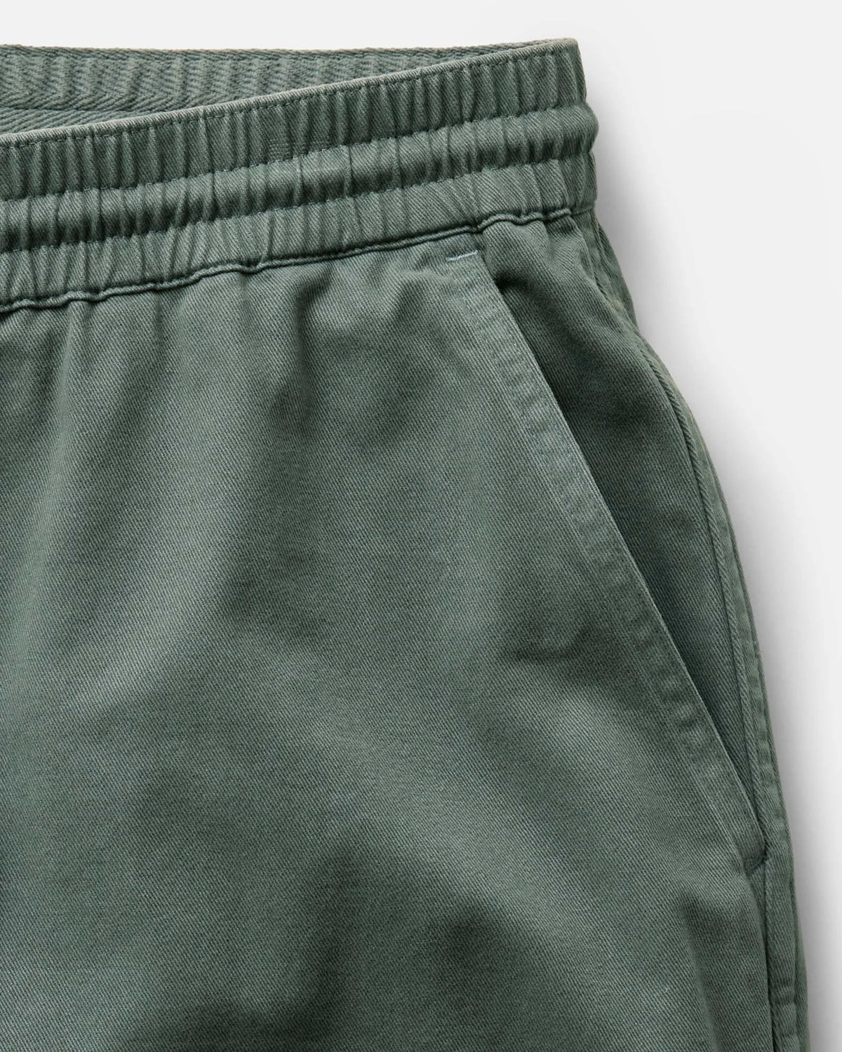 The Apres Short in Organic Deep Sea Foundation Twill